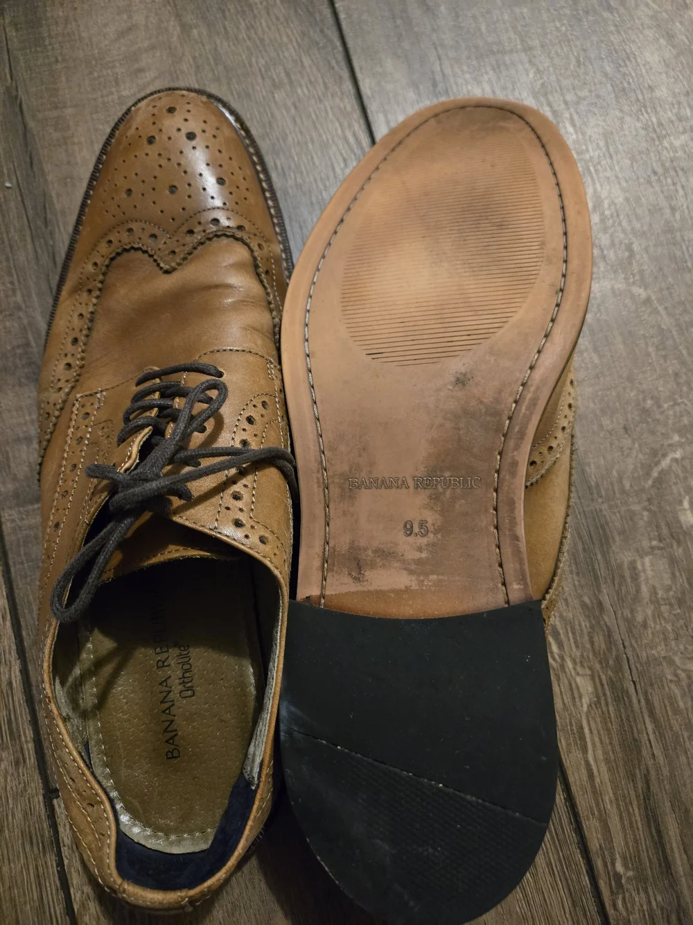 Banana Republic Tan Leather Wingtip Dress Shoes